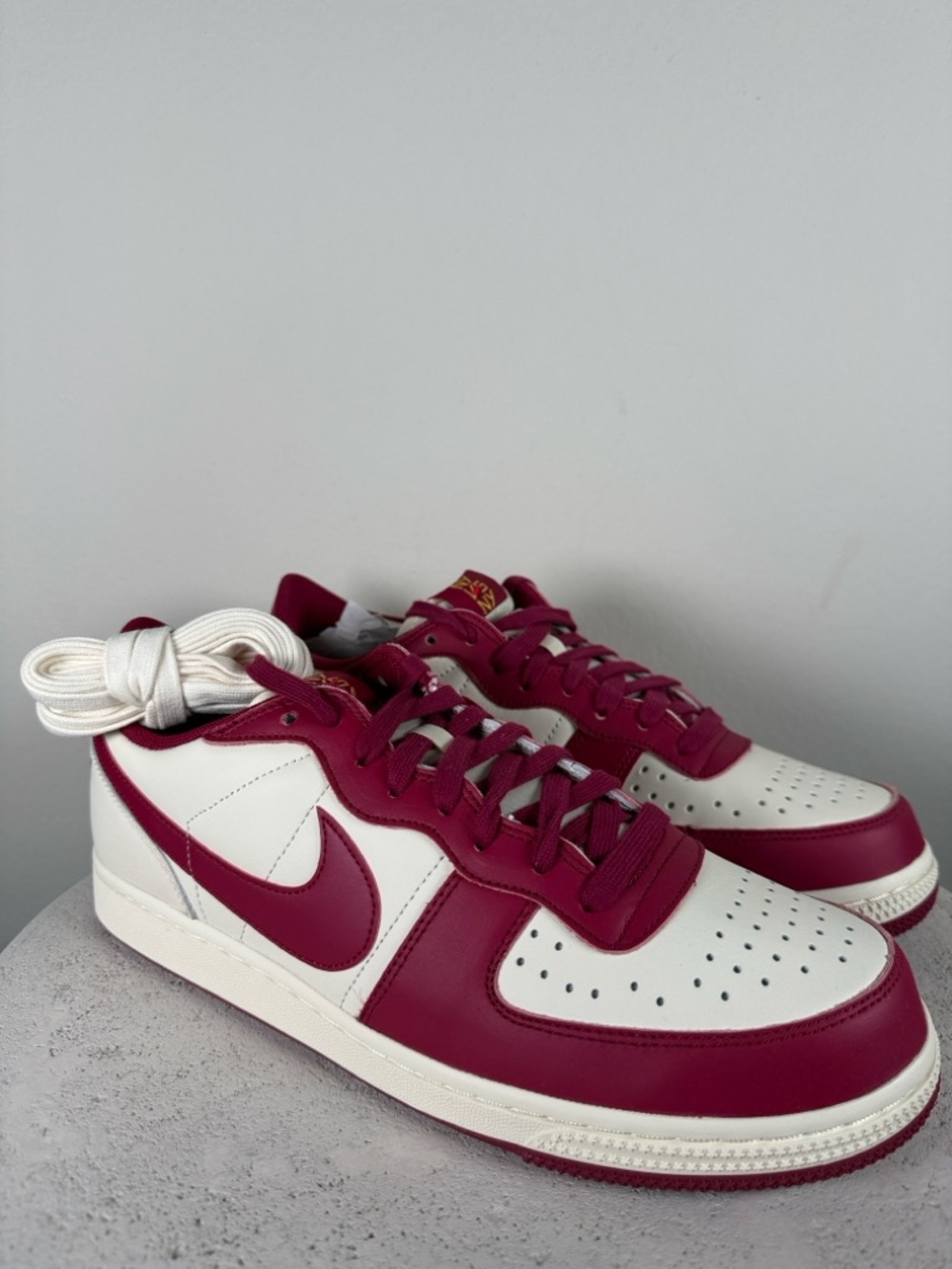 Nike Terminator Low PRM NY vs NY Men’s Low-Top Sneakers in White & Burgundy